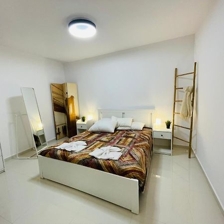 Haris White Apartment Roussospítion エクステリア 写真