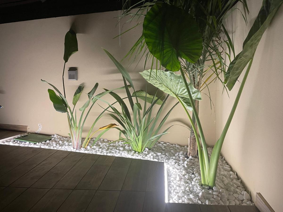 Haris White Apartment Roussospítion エクステリア 写真