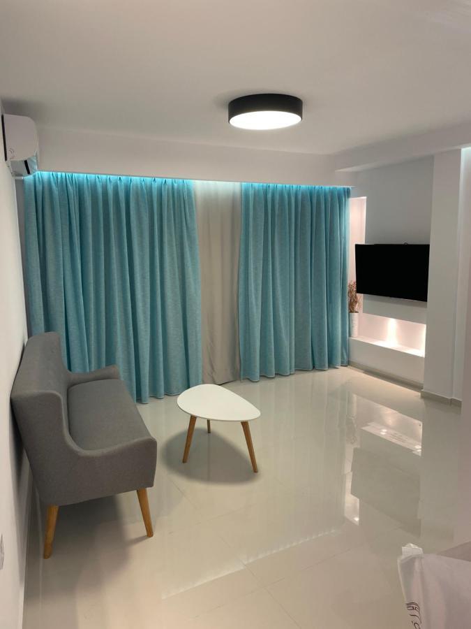 Haris White Apartment Roussospítion エクステリア 写真