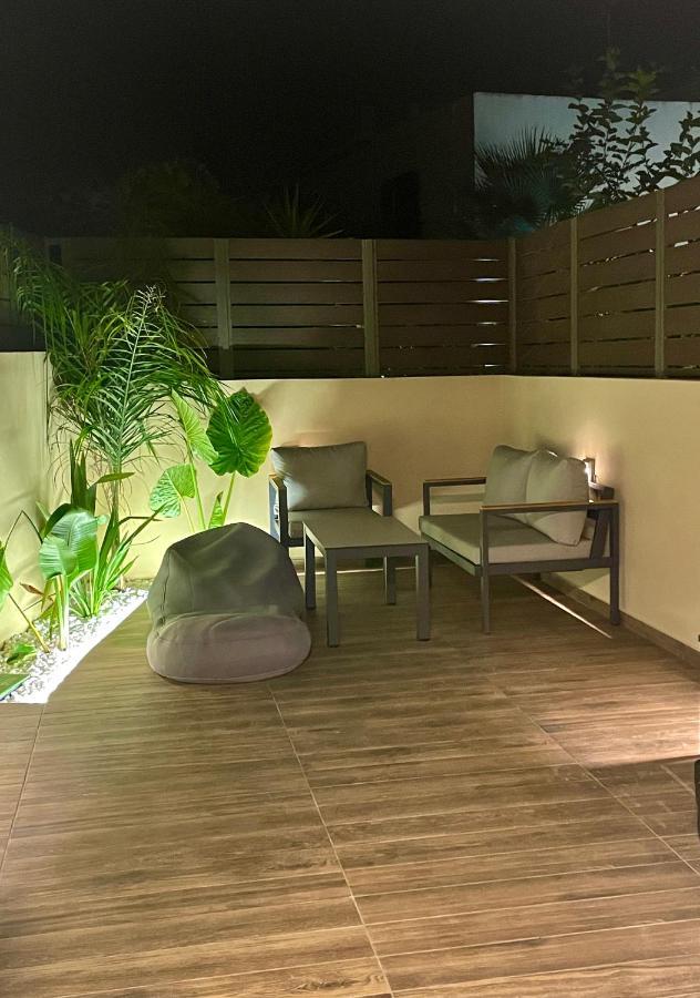 Haris White Apartment Roussospítion エクステリア 写真