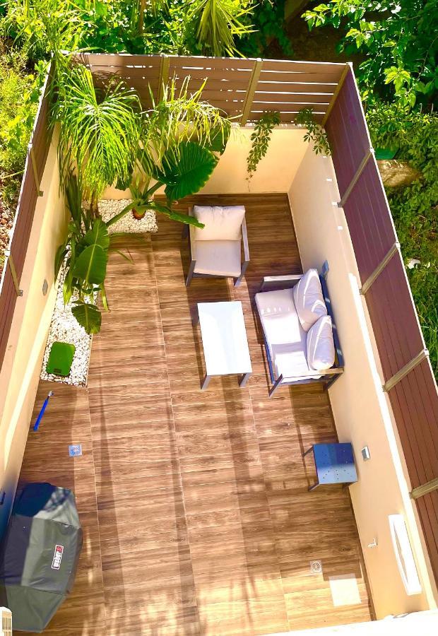 Haris White Apartment Roussospítion エクステリア 写真
