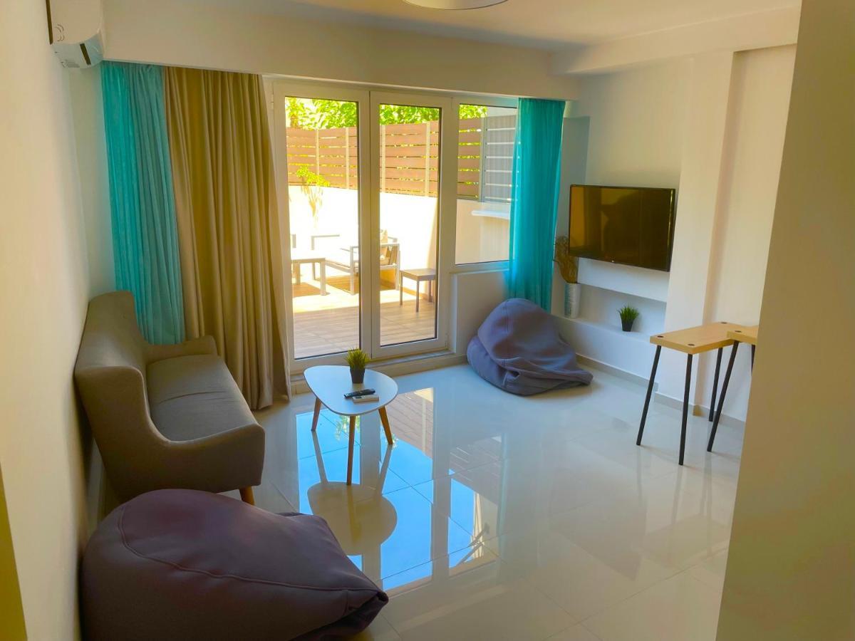 Haris White Apartment Roussospítion エクステリア 写真