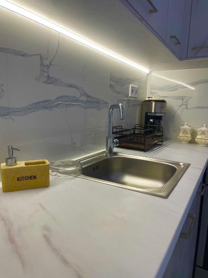 Haris White Apartment Roussospítion エクステリア 写真