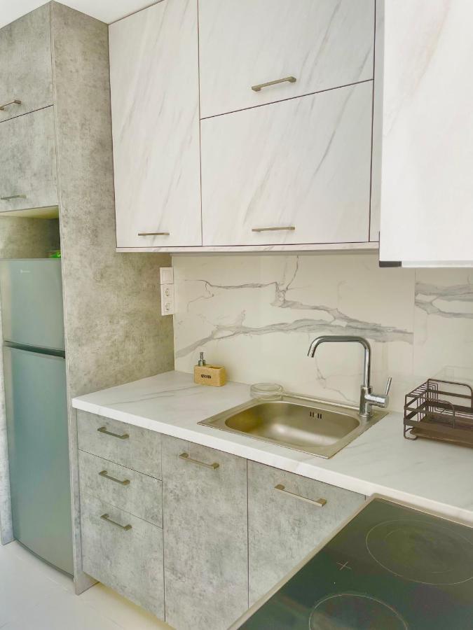 Haris White Apartment Roussospítion エクステリア 写真