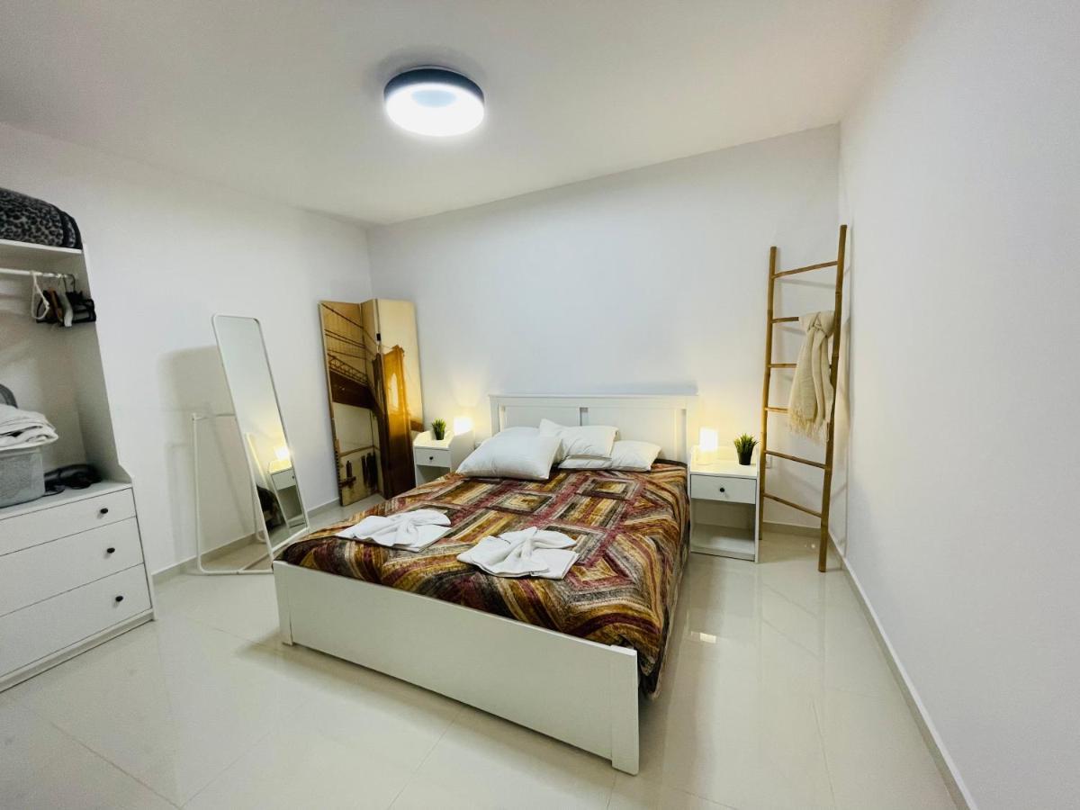 Haris White Apartment Roussospítion エクステリア 写真